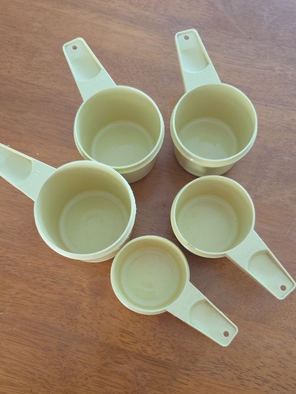 Tupperware Gold Nesting Measuring Cup Set